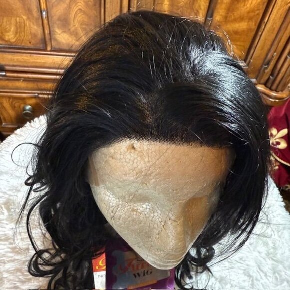 Nix & Nox Swiss Lace Futura 25" FLW-Venus Color 1B Wavy No Glue! Synthetic Wig - Picture 4 of 16